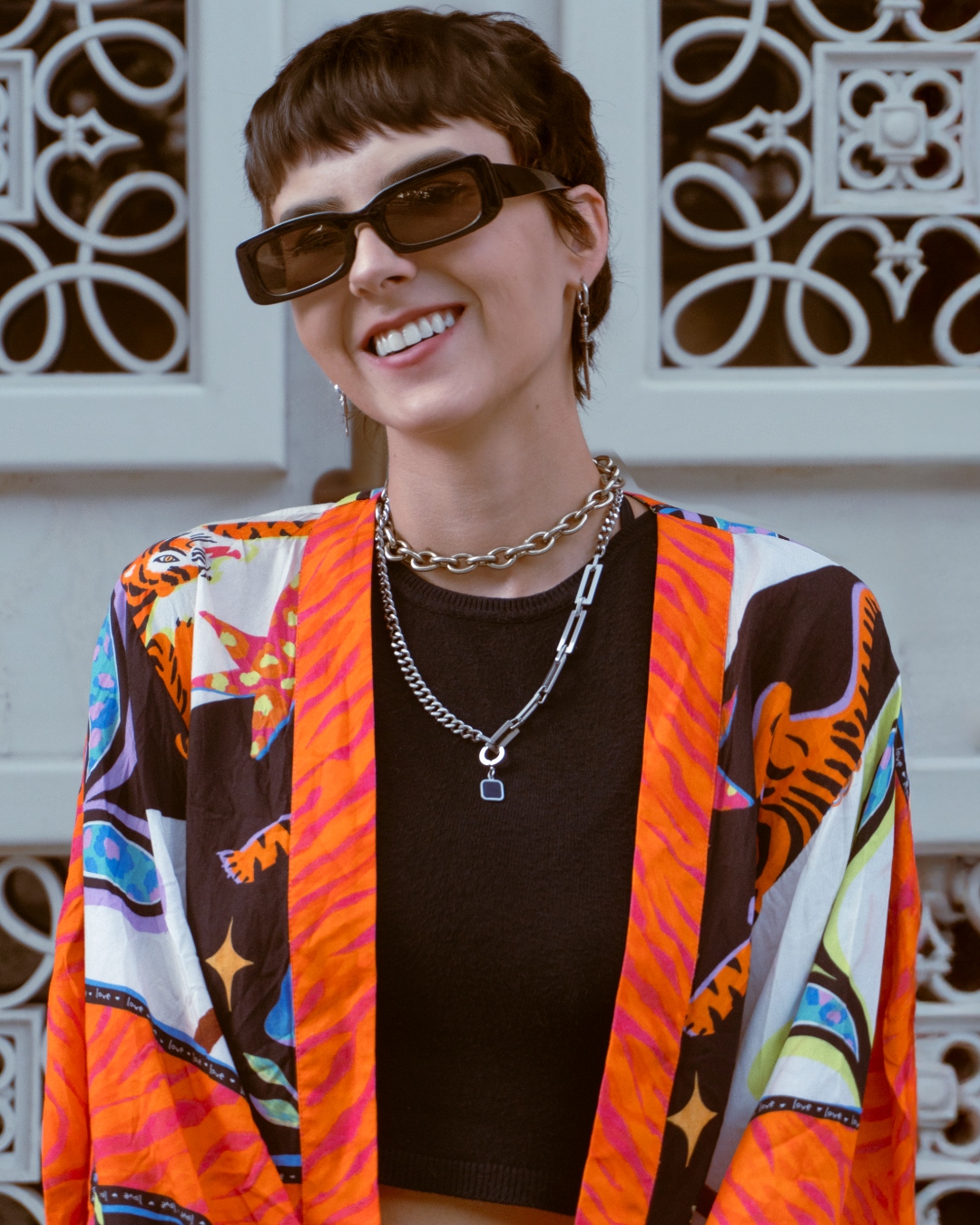 Patrícia Chêda — retrato com jaqueta colorida